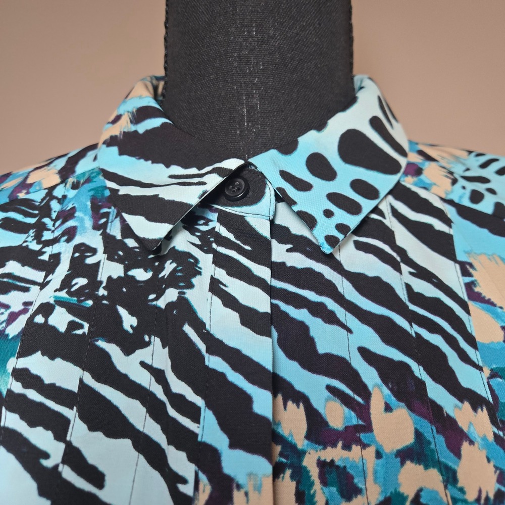 Dana Buchman Button Up Shirt Womens Medium Blue Pintuck Animal Print (T10) - Picture 5 of 7